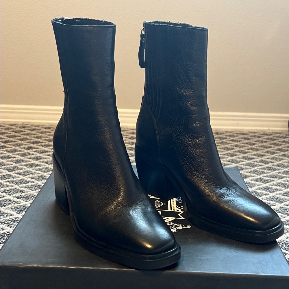 Silent D  Black Leather zip up Heeled Boots